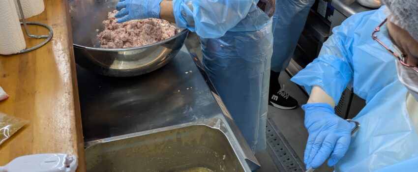 熊本への支援食事、調理の様子